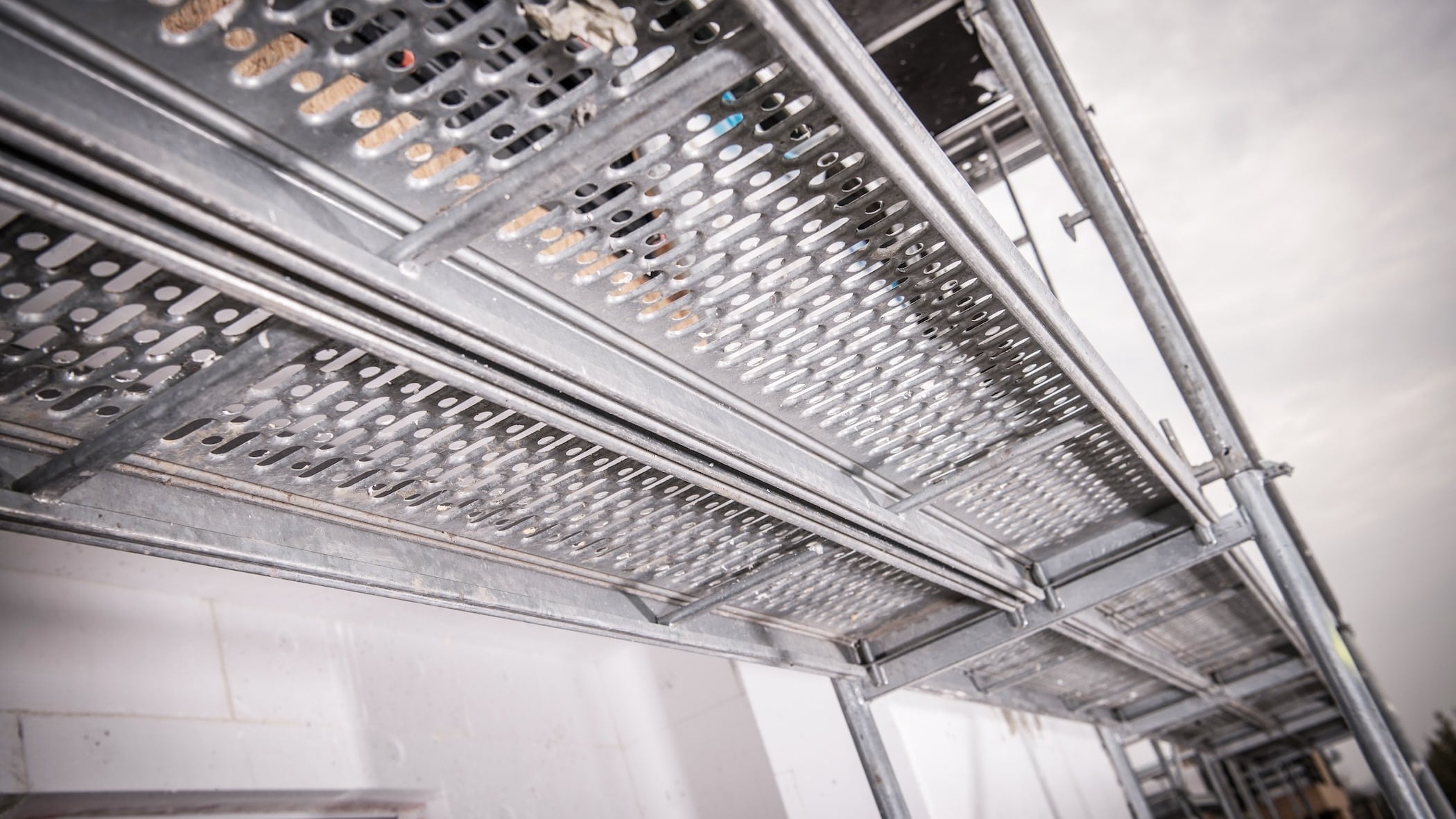 Segurança em obras 5 Razões para apostar no aluguer de andaimes homologados.