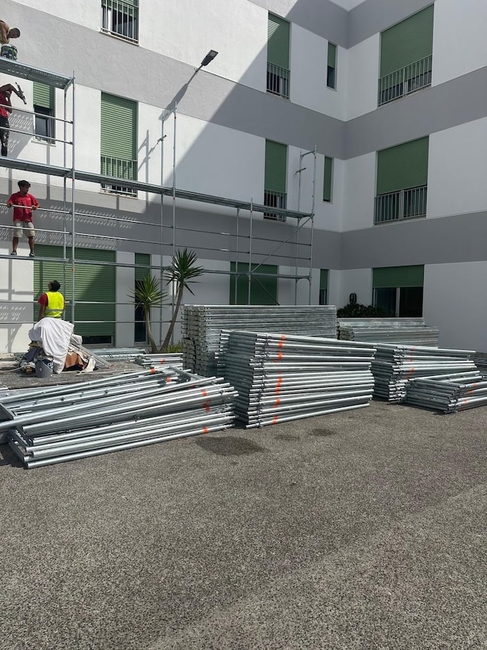 montagem de andaimes Sobral de Monte Agraço-min