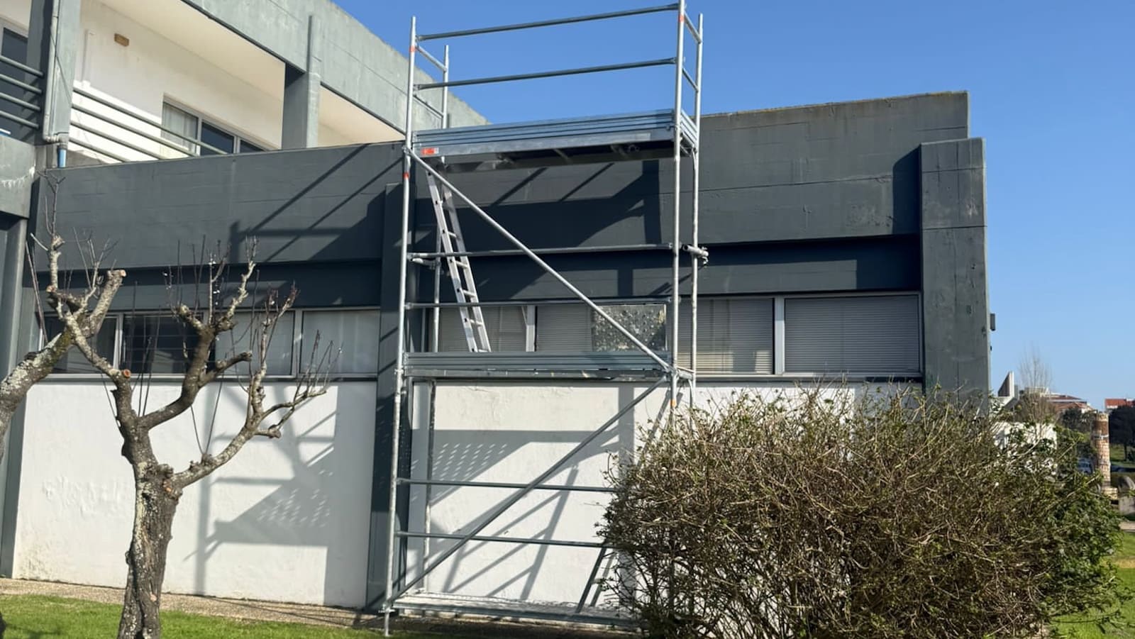 Aluguer Montagem de 3 torres fixas de andaimes