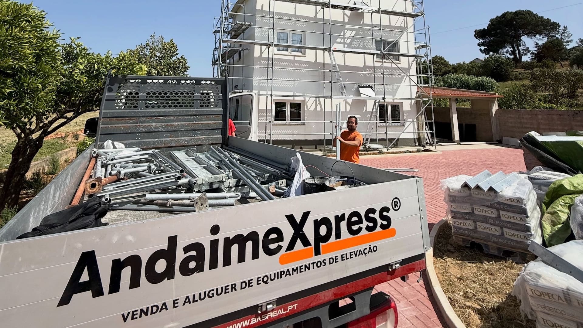 Aluguer de Andaime Certificado R75 para Requalificação de Fachada de Moradia